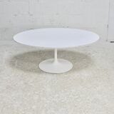Knoll coffee table, Eero Saarinen, "tulip" model, white melamine wood. Signed, USA, circa 1960