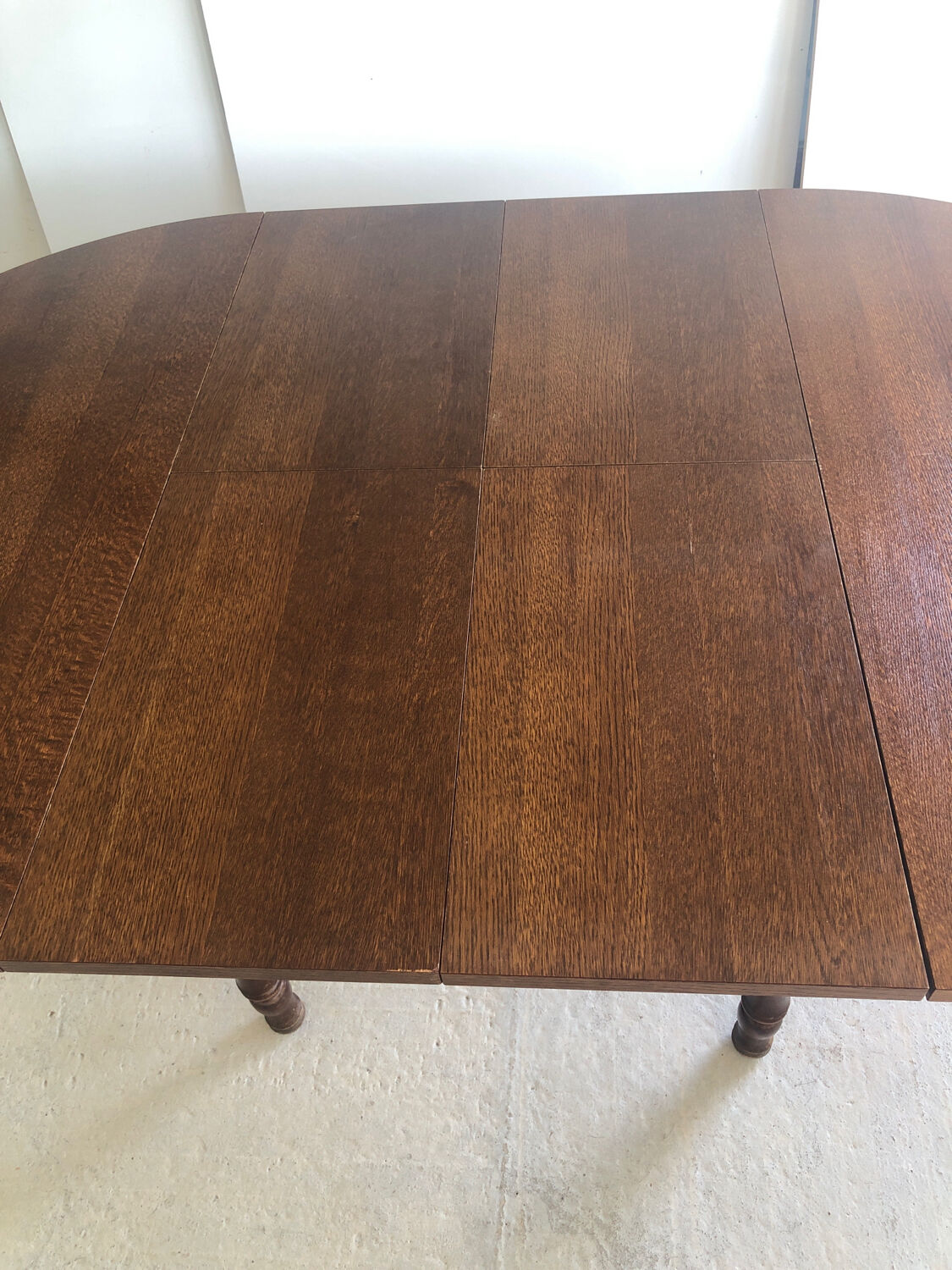 Table ronde avec rallonges et 4 chaises dossier cannage Vintage