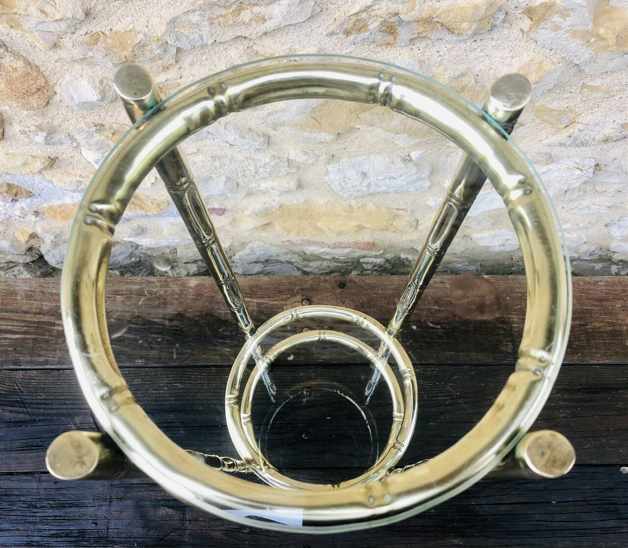 Vintage faux bamboo pedestal table in brass with 2 glass shelves