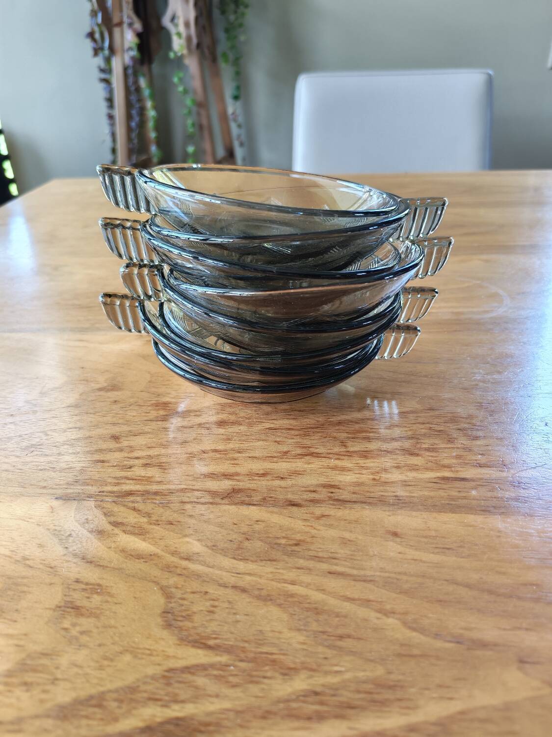 Lot de 8 coupelles art déco en verre.