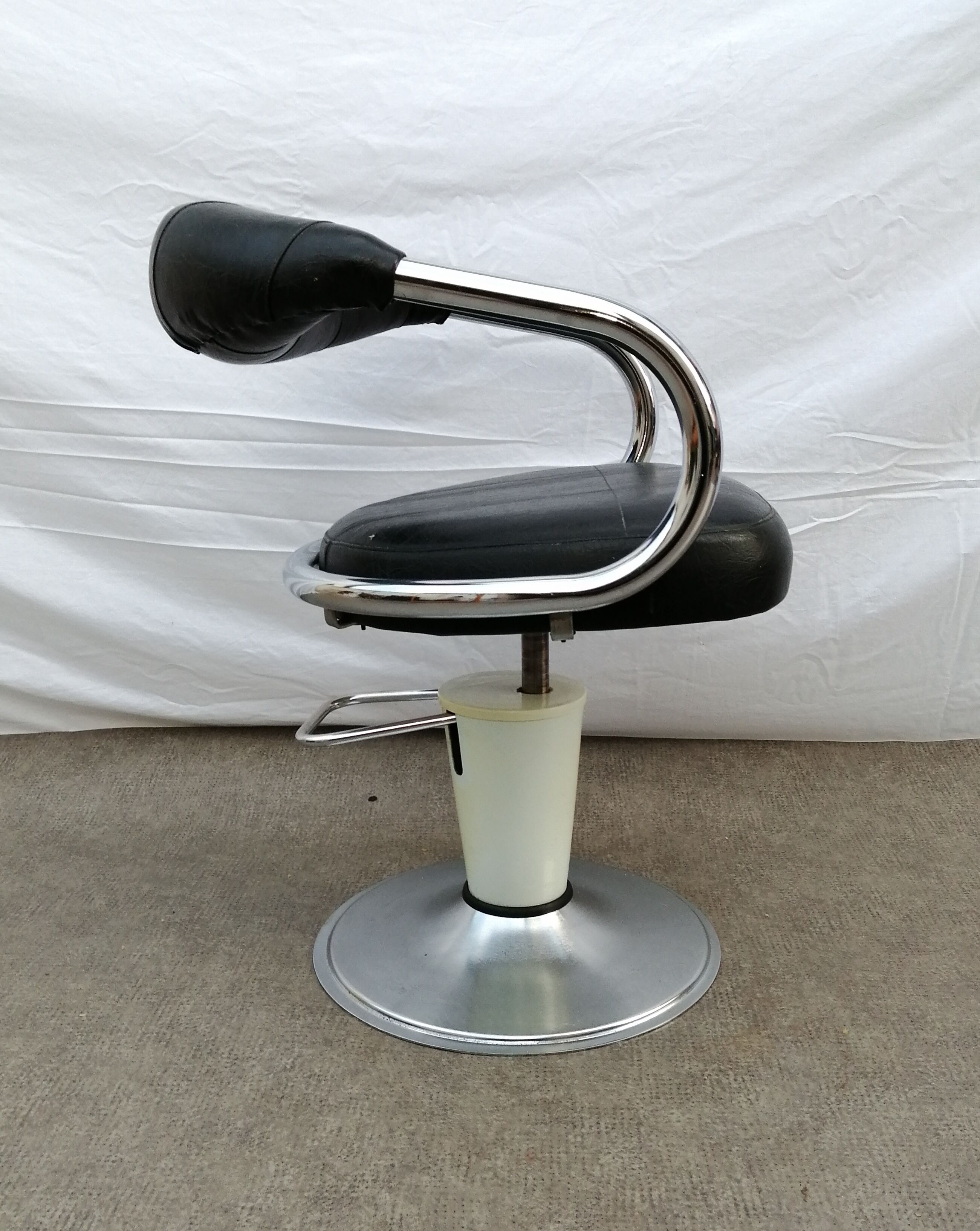 Hairdressing chair foot tulip vintage year 70