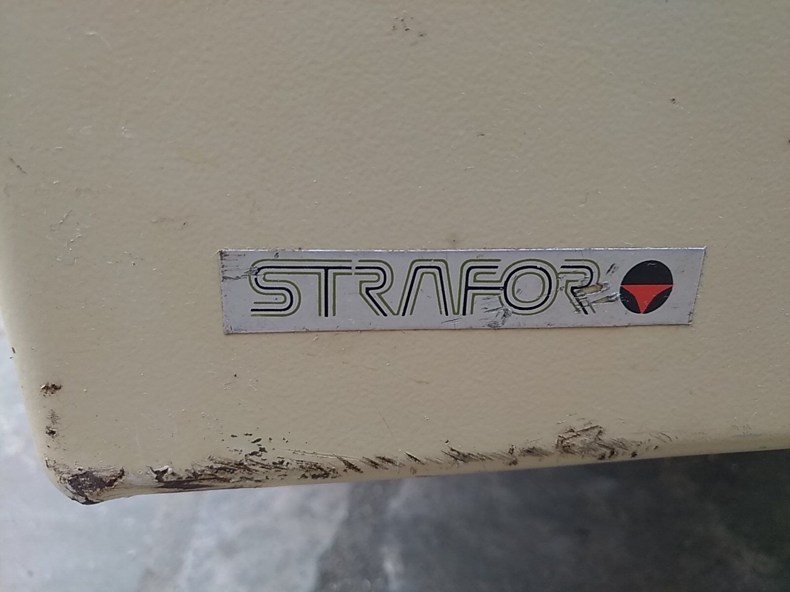 Meuble vintage industriel Strafor