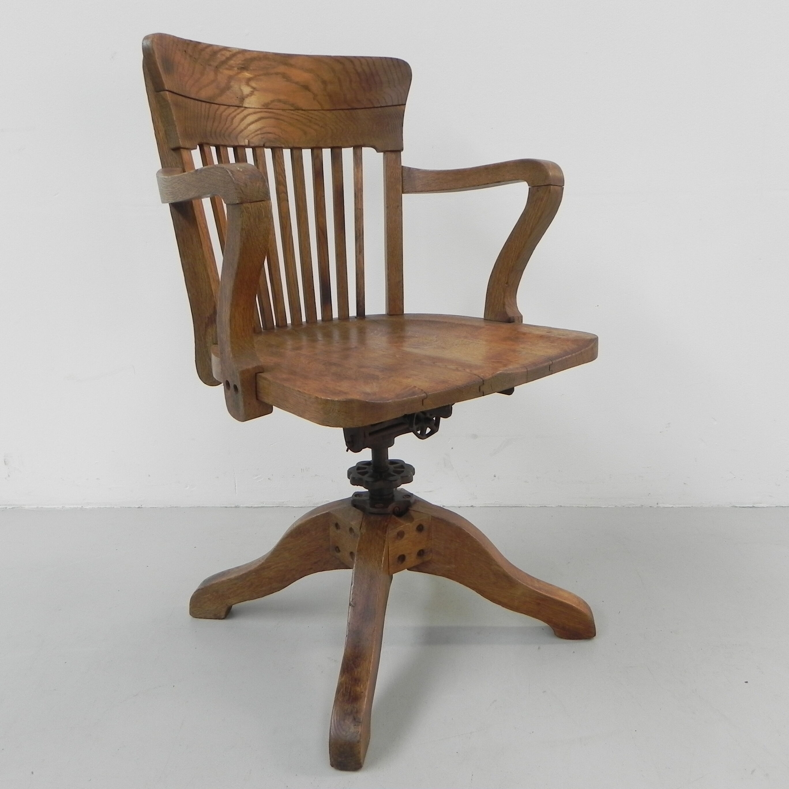 Oak office chair with spring mechanism and armrests