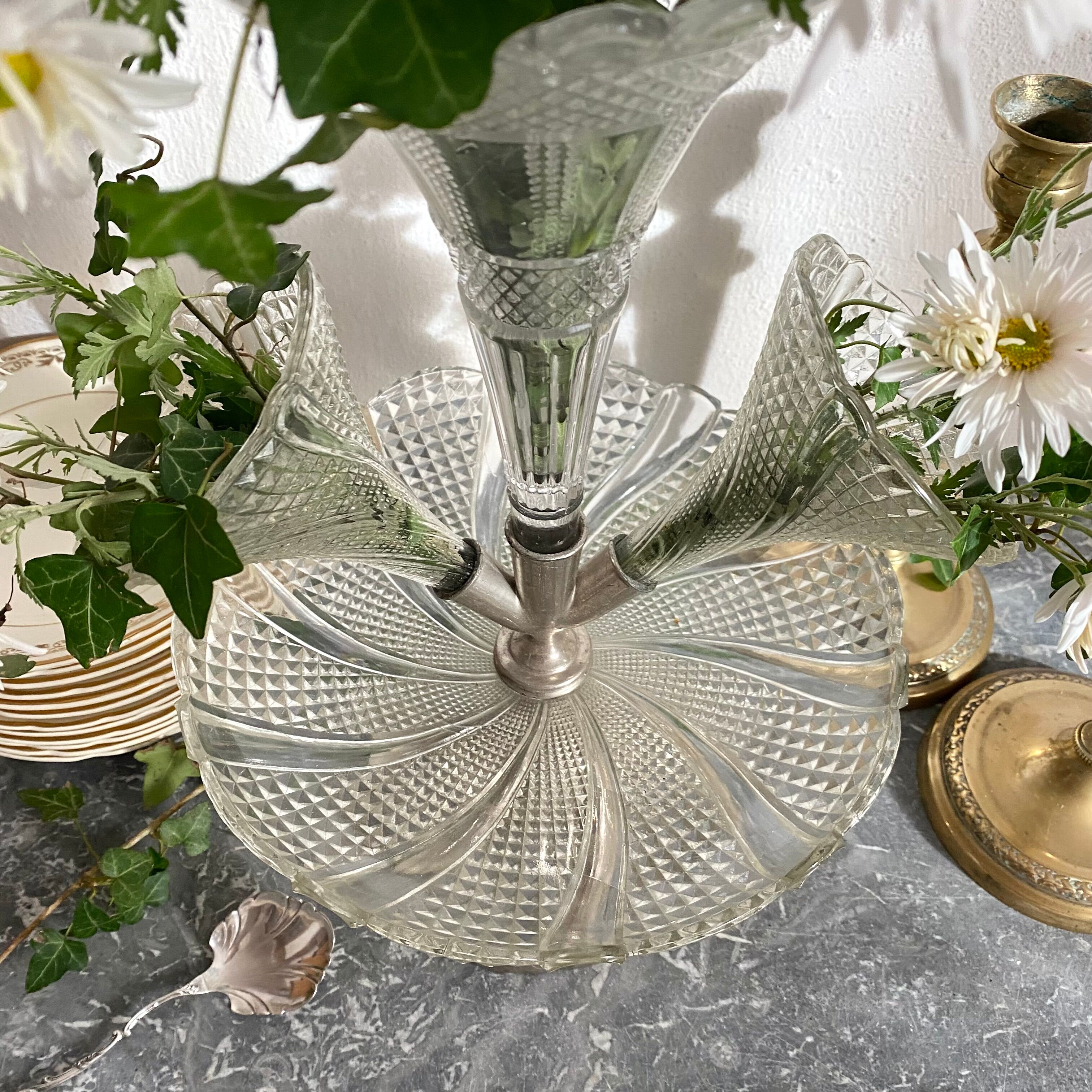 Center table tulip tree vases cornets