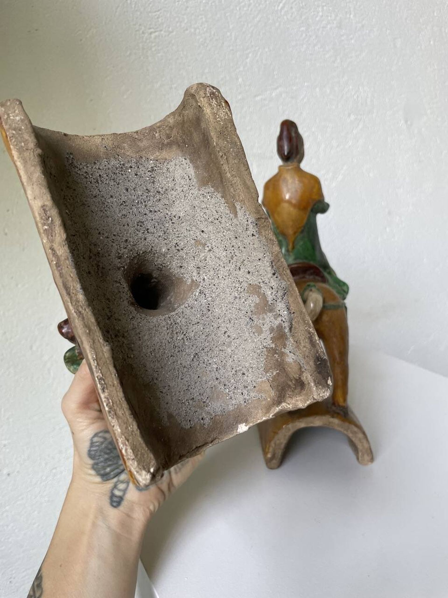 Tuile faitière équestre terre cuite époque Ming