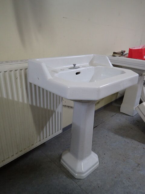 1940s back washbasin