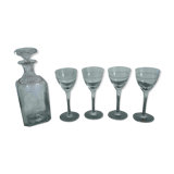 Carafe and its 4 glasses on foot