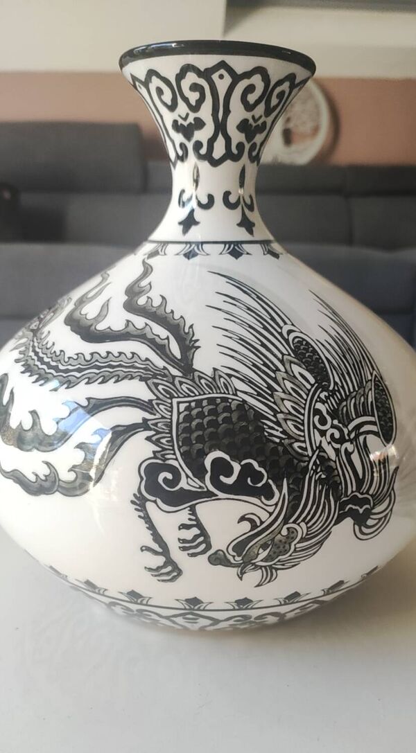 Vase Sia Home Fashion. Design sphère Céleste. Décor oiseaux/Chimères