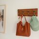 Wall-mounted coat rack in grooved wood – 4 hooks in metal and green ceramic