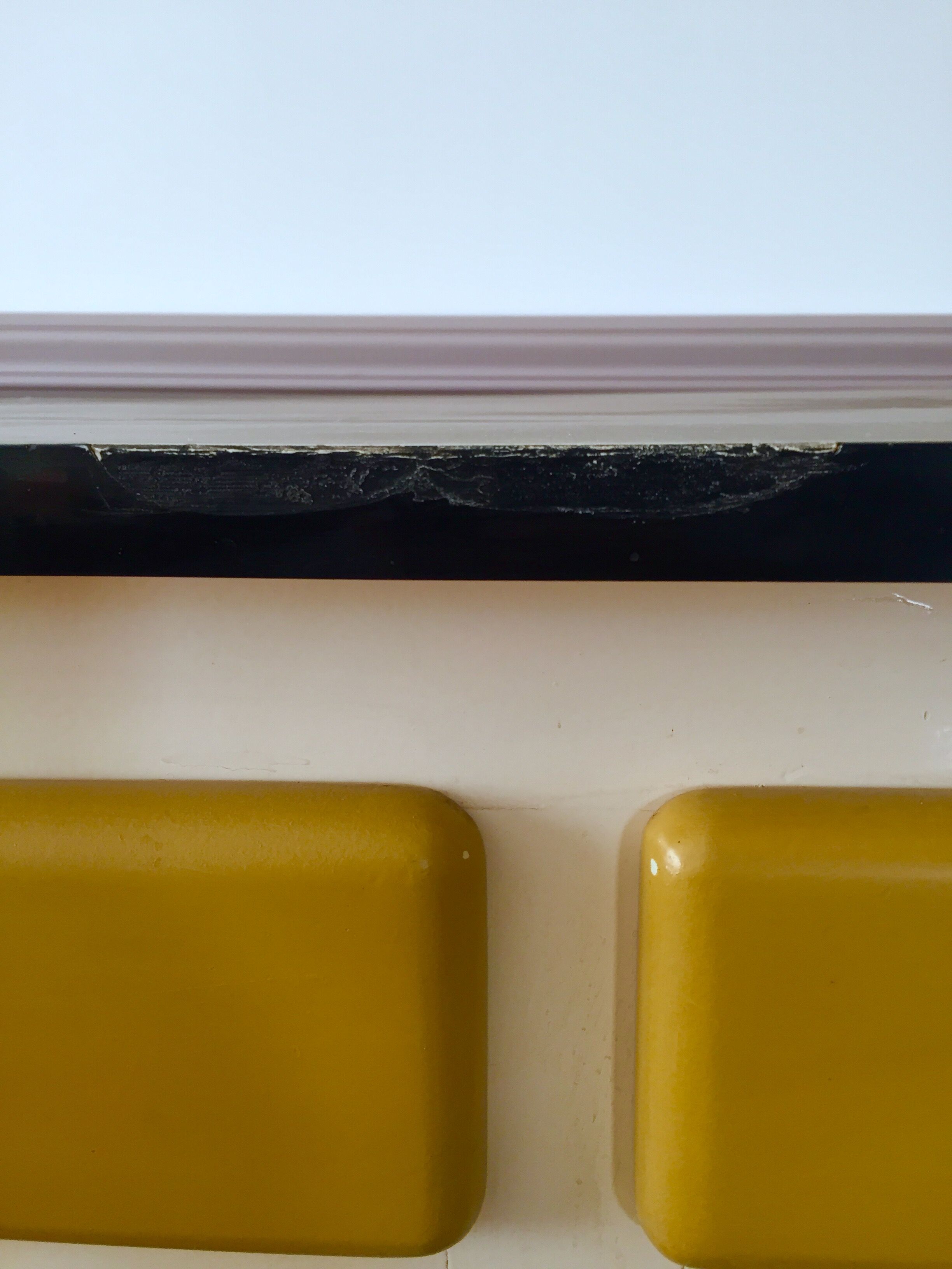 Buffet mado formica jaune moutarde pieds compas vintage