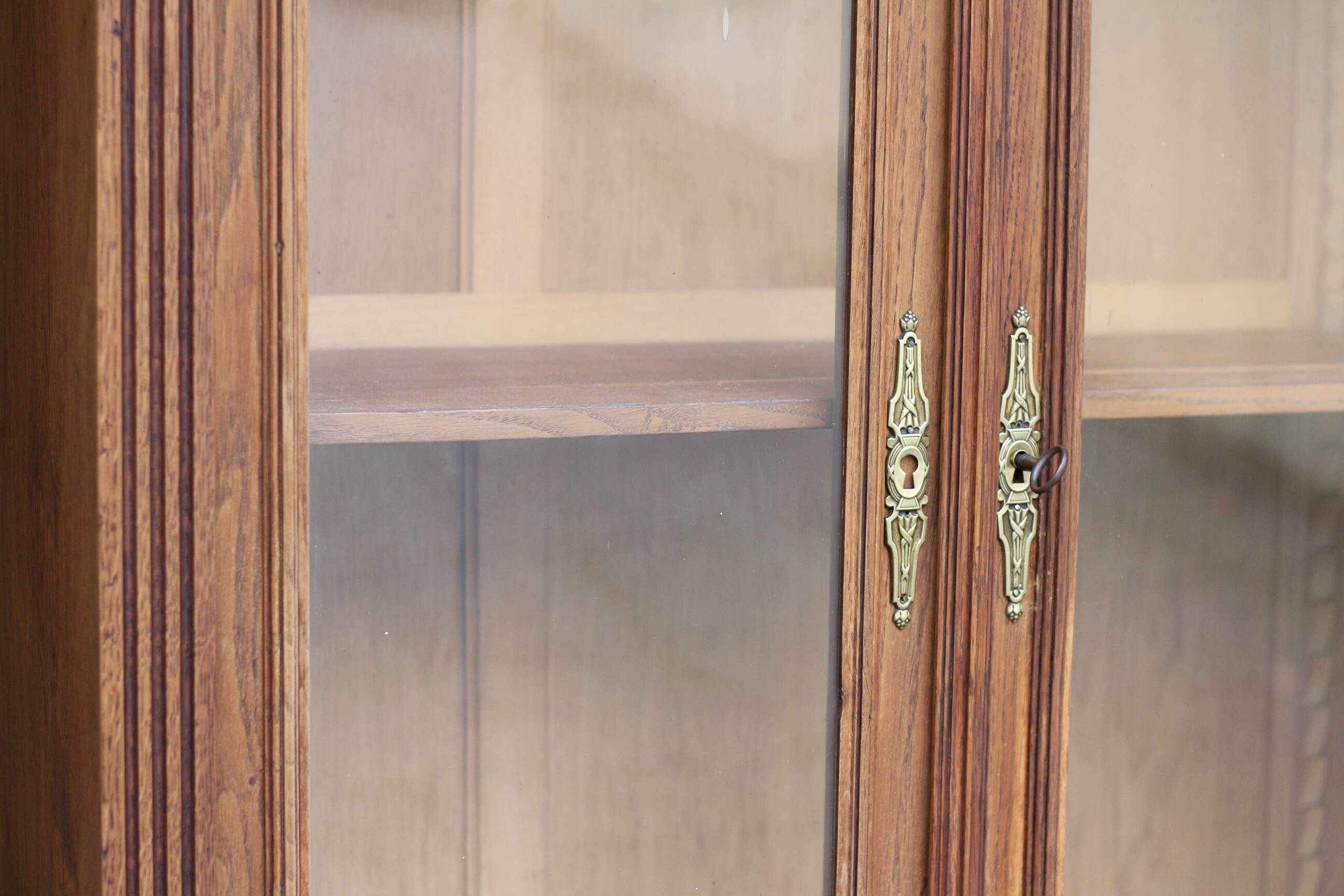 Belle armoire parisienne en chêne (début XXeme).