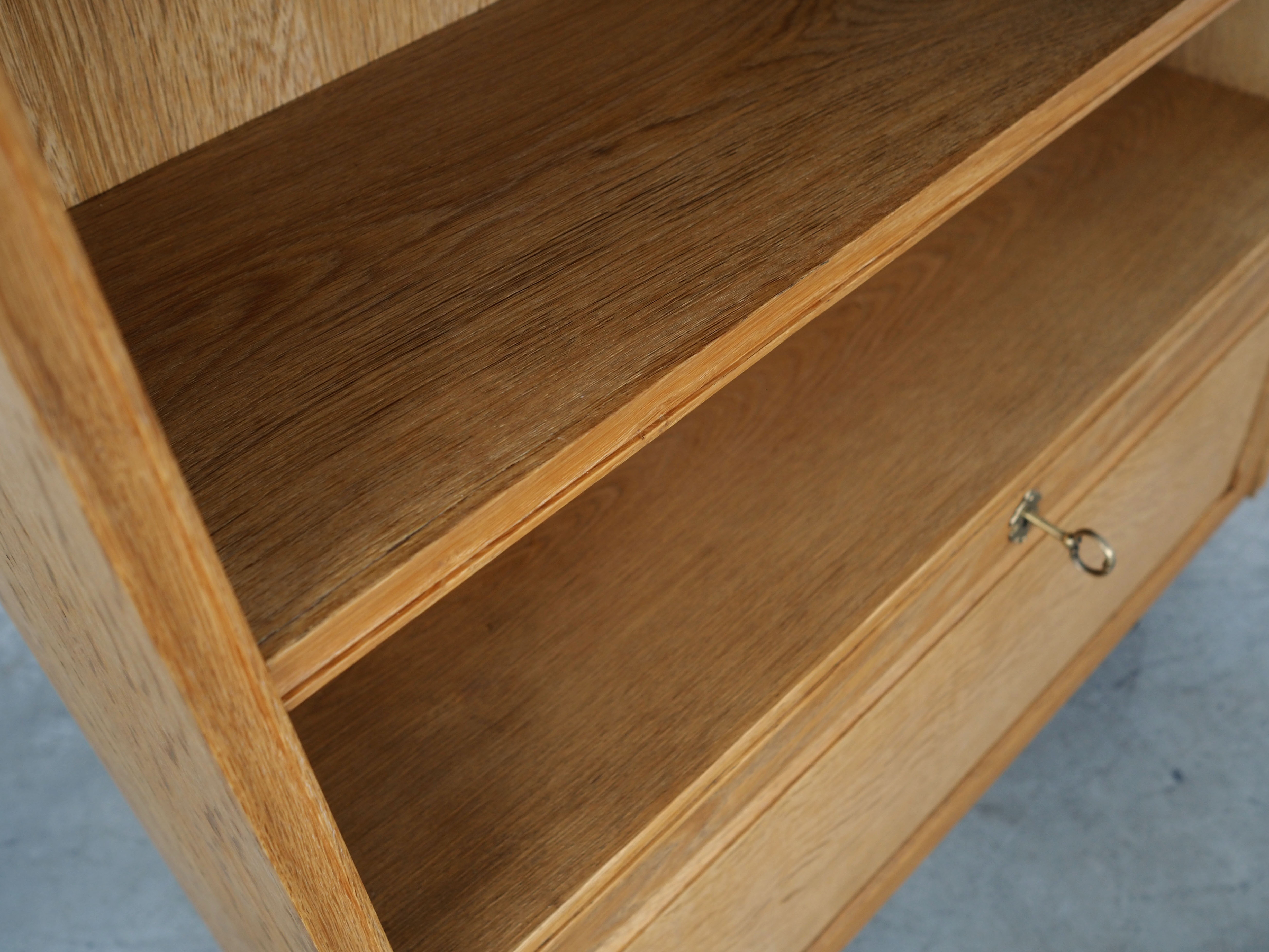 Oak bookcase, Danish design, 1970s, production: Denmark