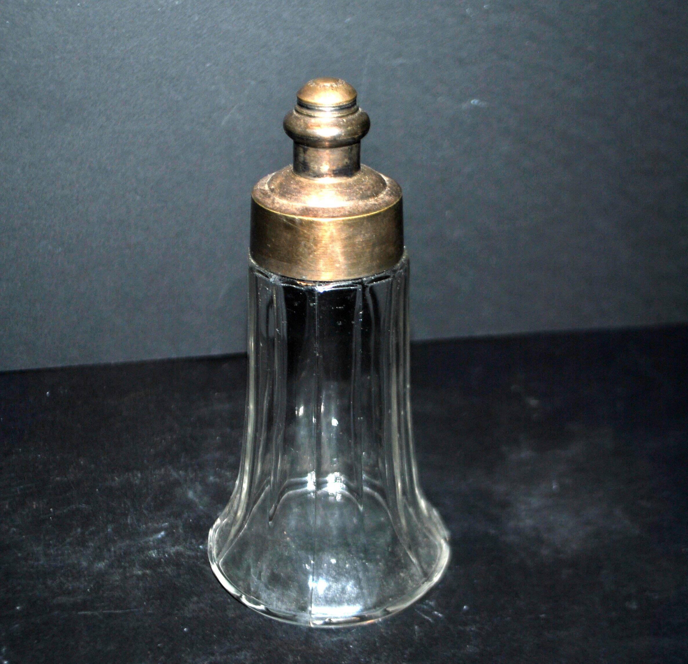 La Parfaite SGDG sugar shaker in glass and silver-plated Art Deco metal