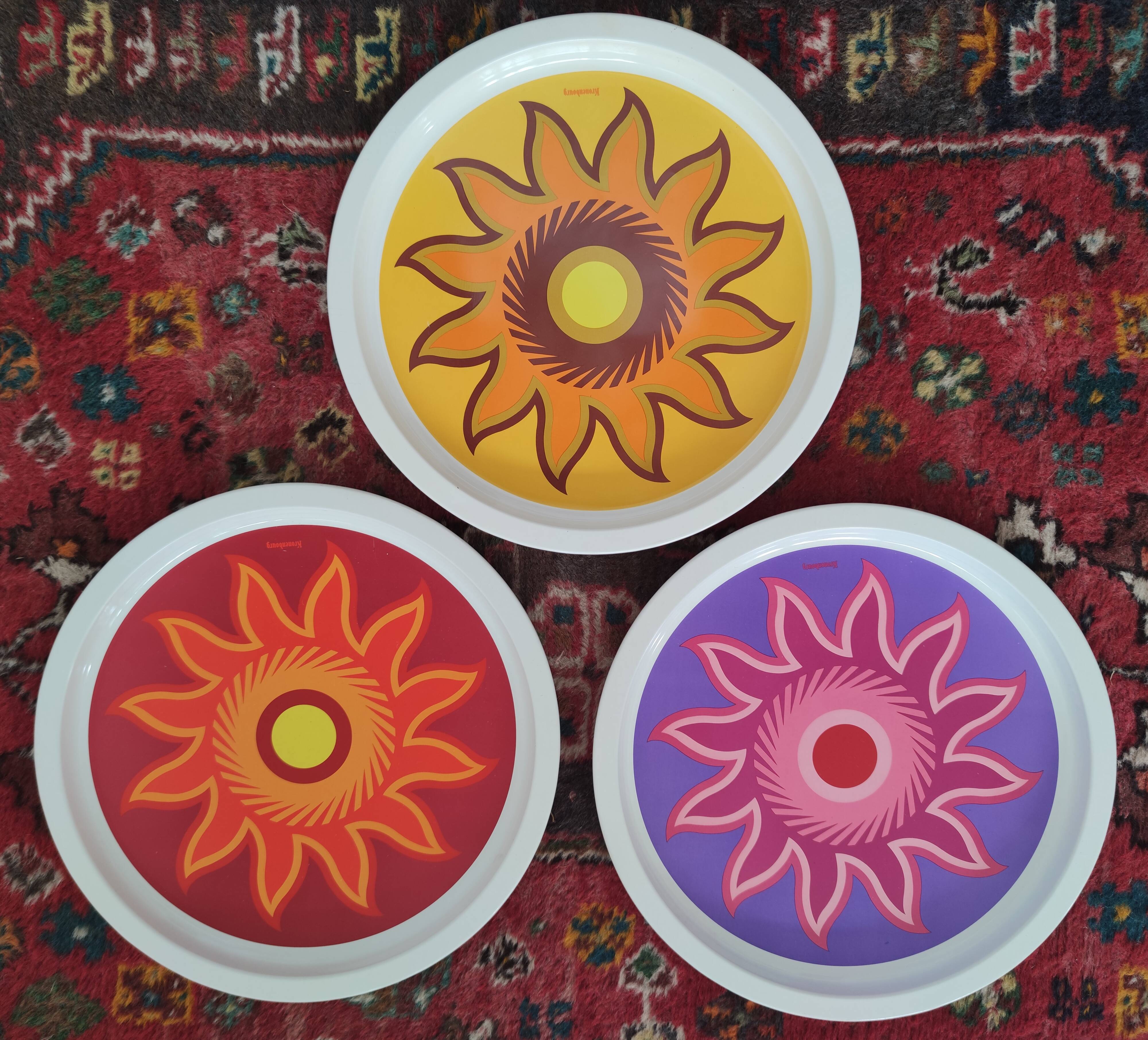 Set of 3 vintage serving trays Diameter 33cm