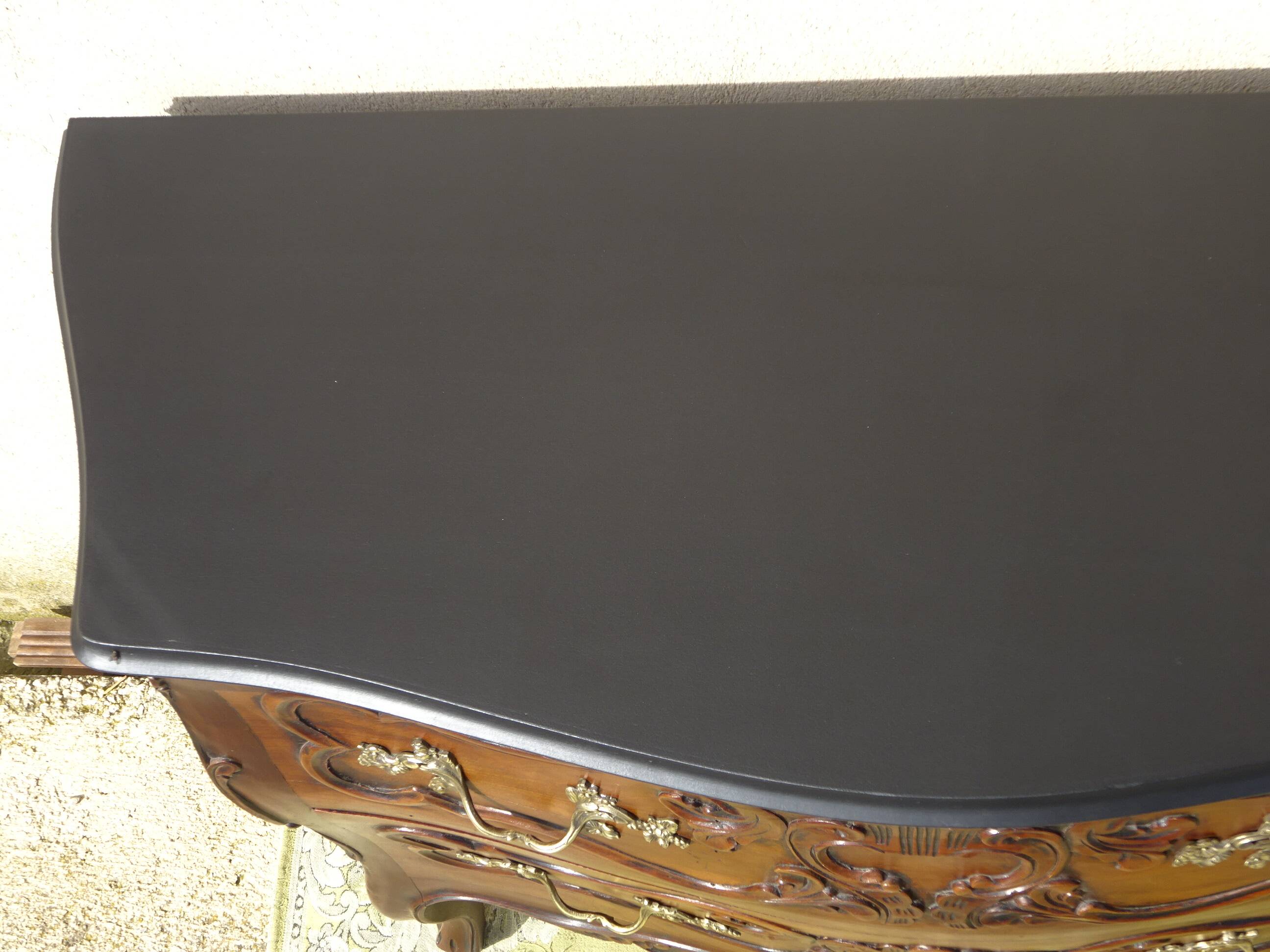Commode galbée sur 3 faces, 1950s