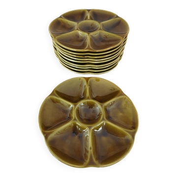 10 assiettes à huîtres en barbotine de Gien