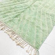 Tapis berbère marocain Beni Ouarain vert d'eau à motifs gravés 2,45x1,57m