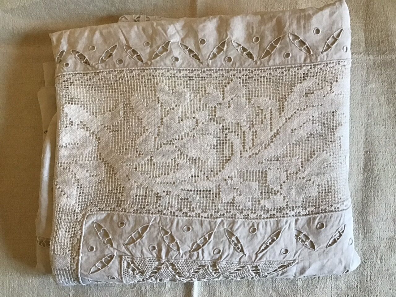 Large ceremonial tablecloth 280x280