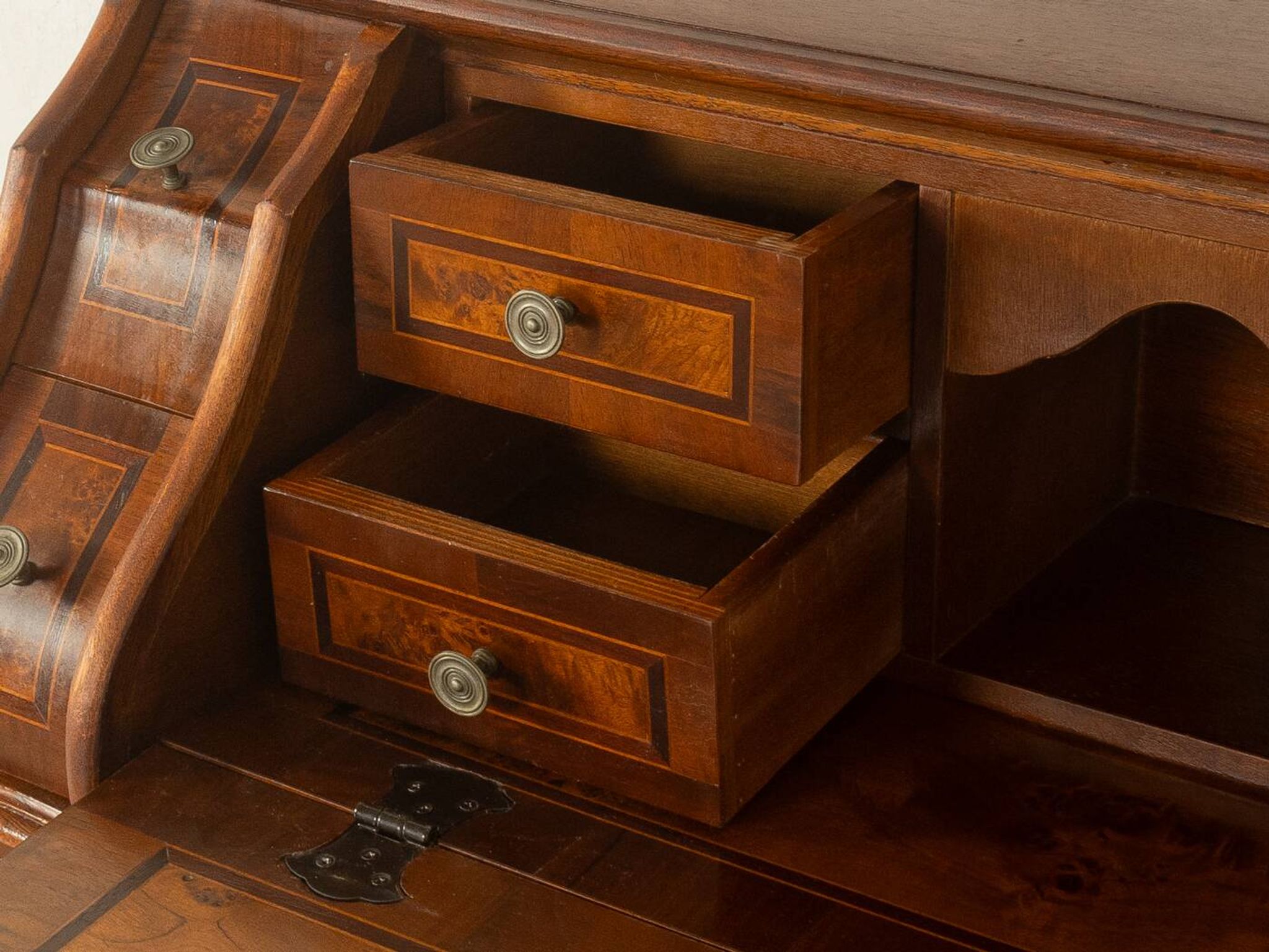 Commode secrétaire italienne, vers les années 1920.
