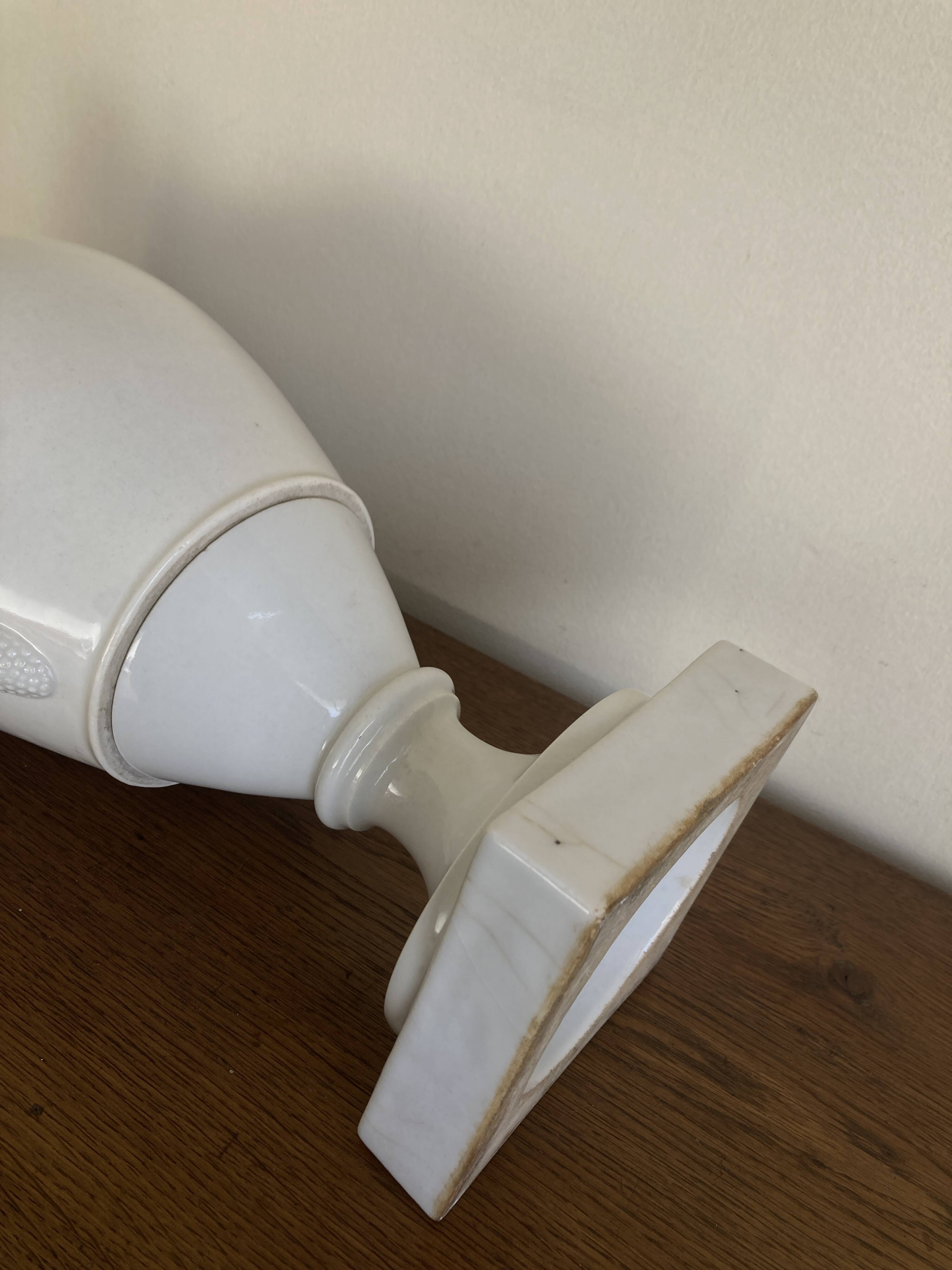 XXL white lion head neo-classical amphora vase from the Empire Consulate.