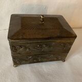 Antique jewelry box in repoussé metal, Art Deco/ 1920