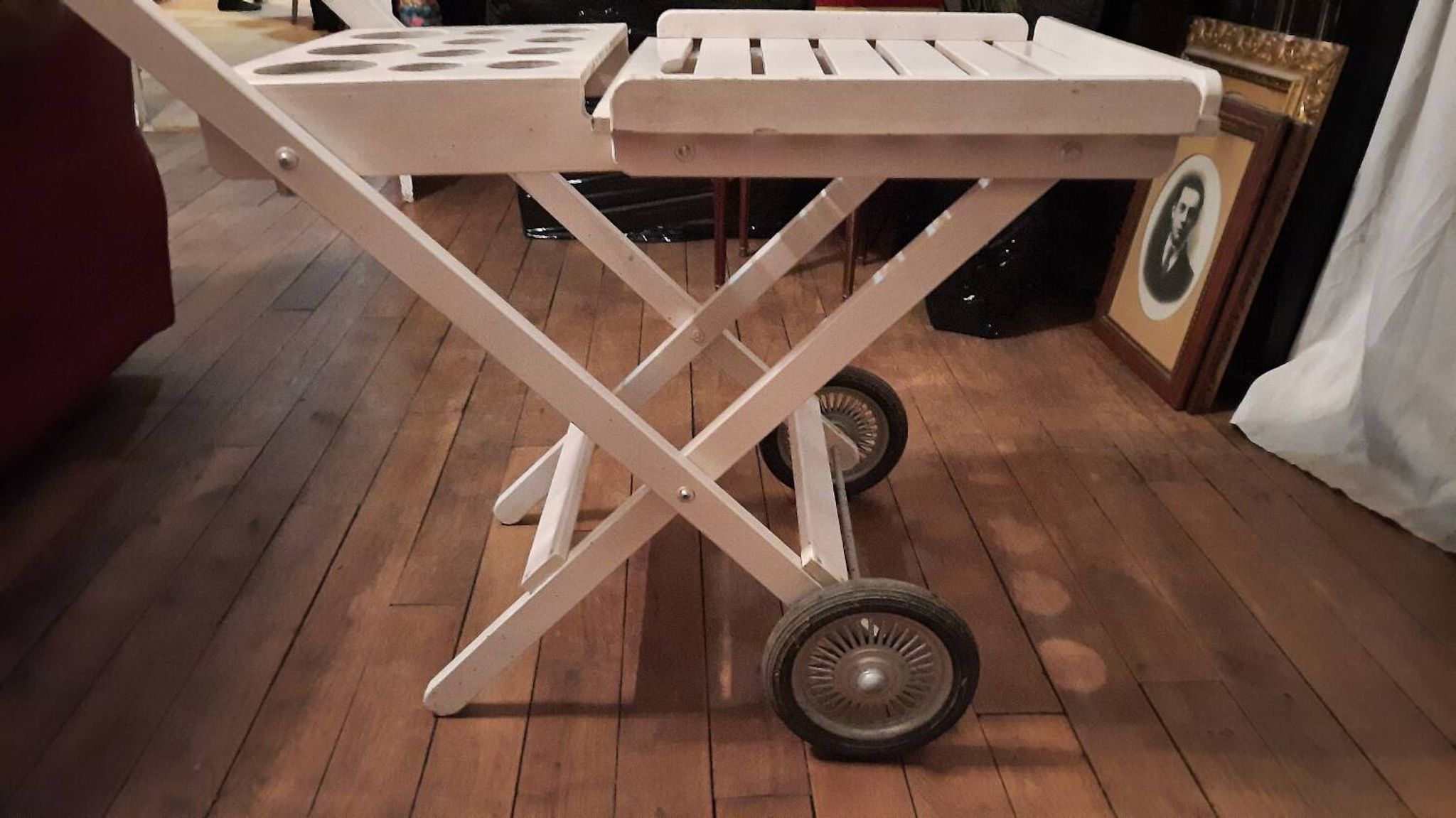 Desserte à roulette de jardin