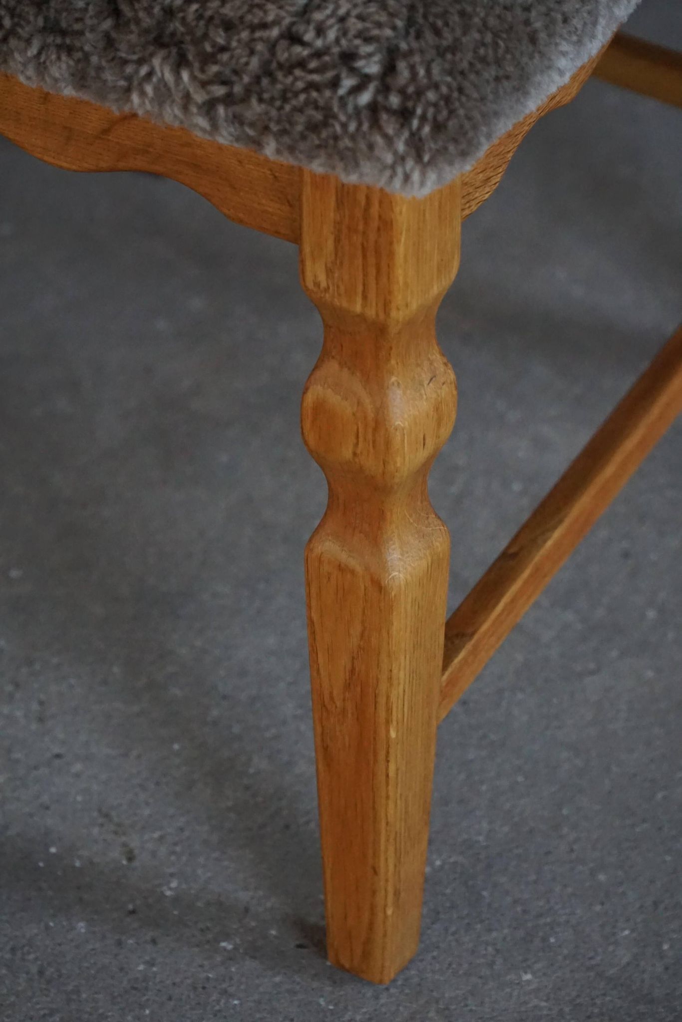 Denmark mid-century, set of 8 oak and lambswool chairs, Henning Kjærnulf, 1960s