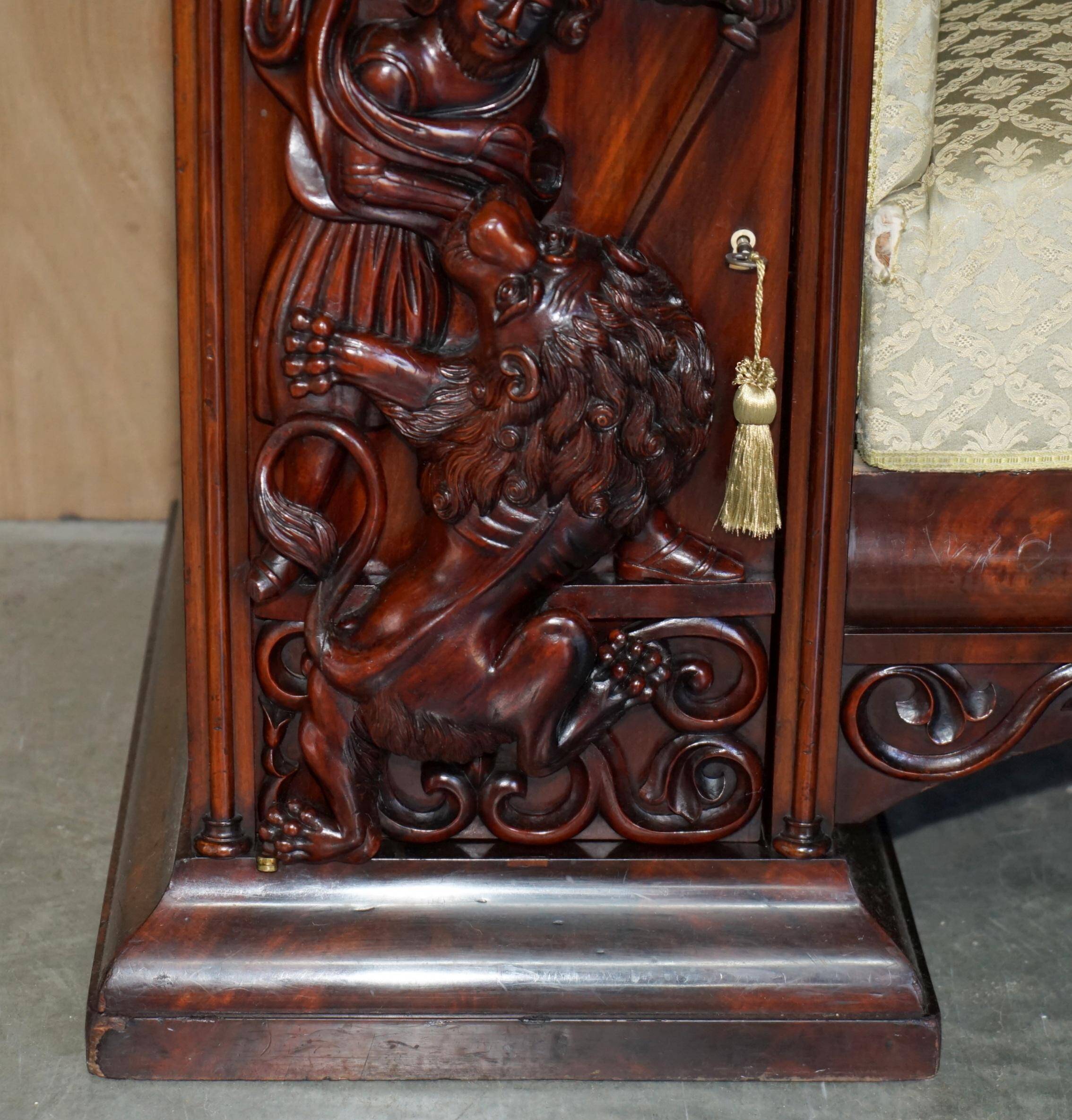 Canapé William IV en bois dur sculpté avec lions