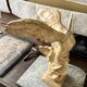 "Victoire de Samothrace", statuette en plâtre beige