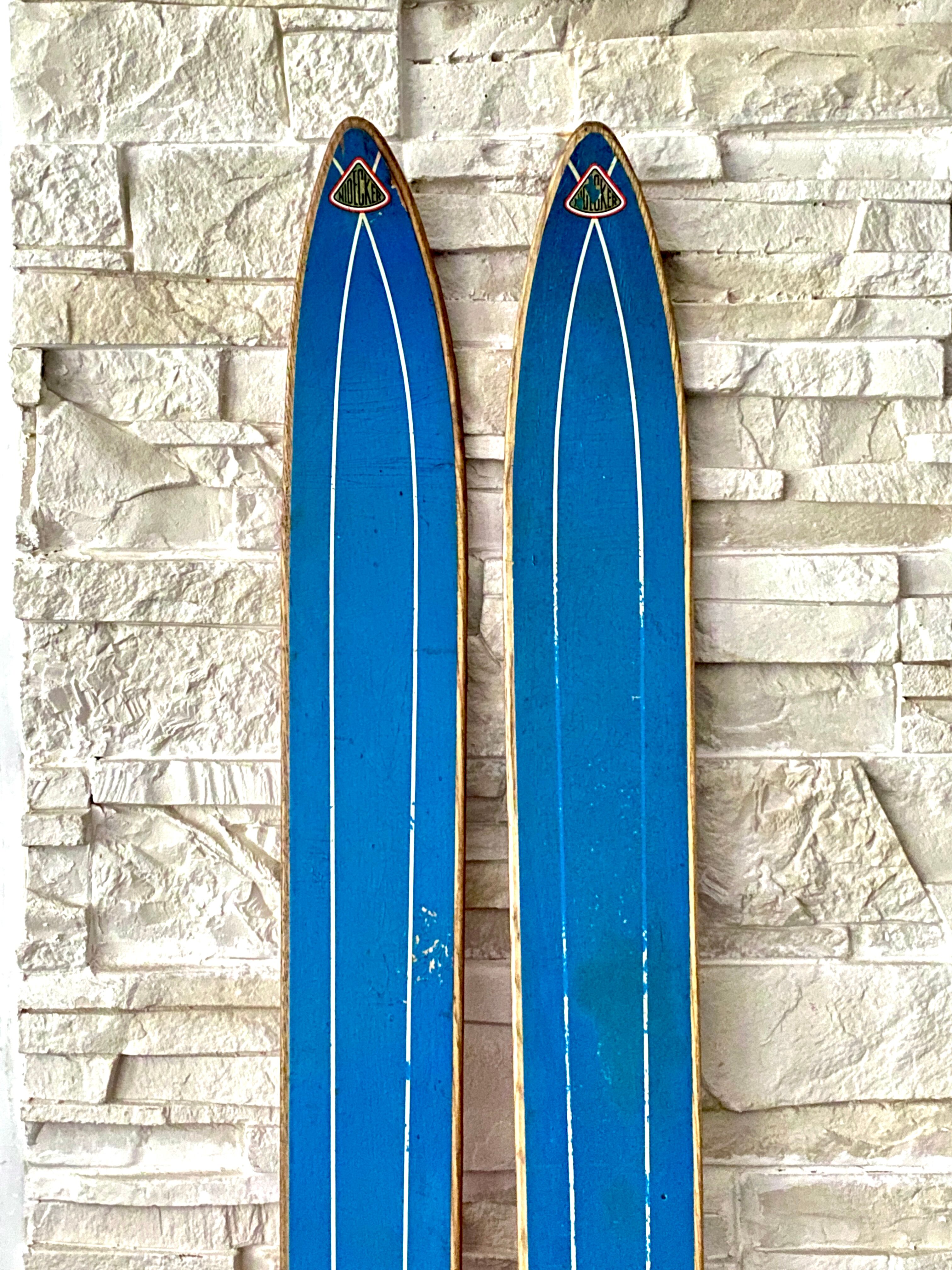 Paire de ski vintage en bois