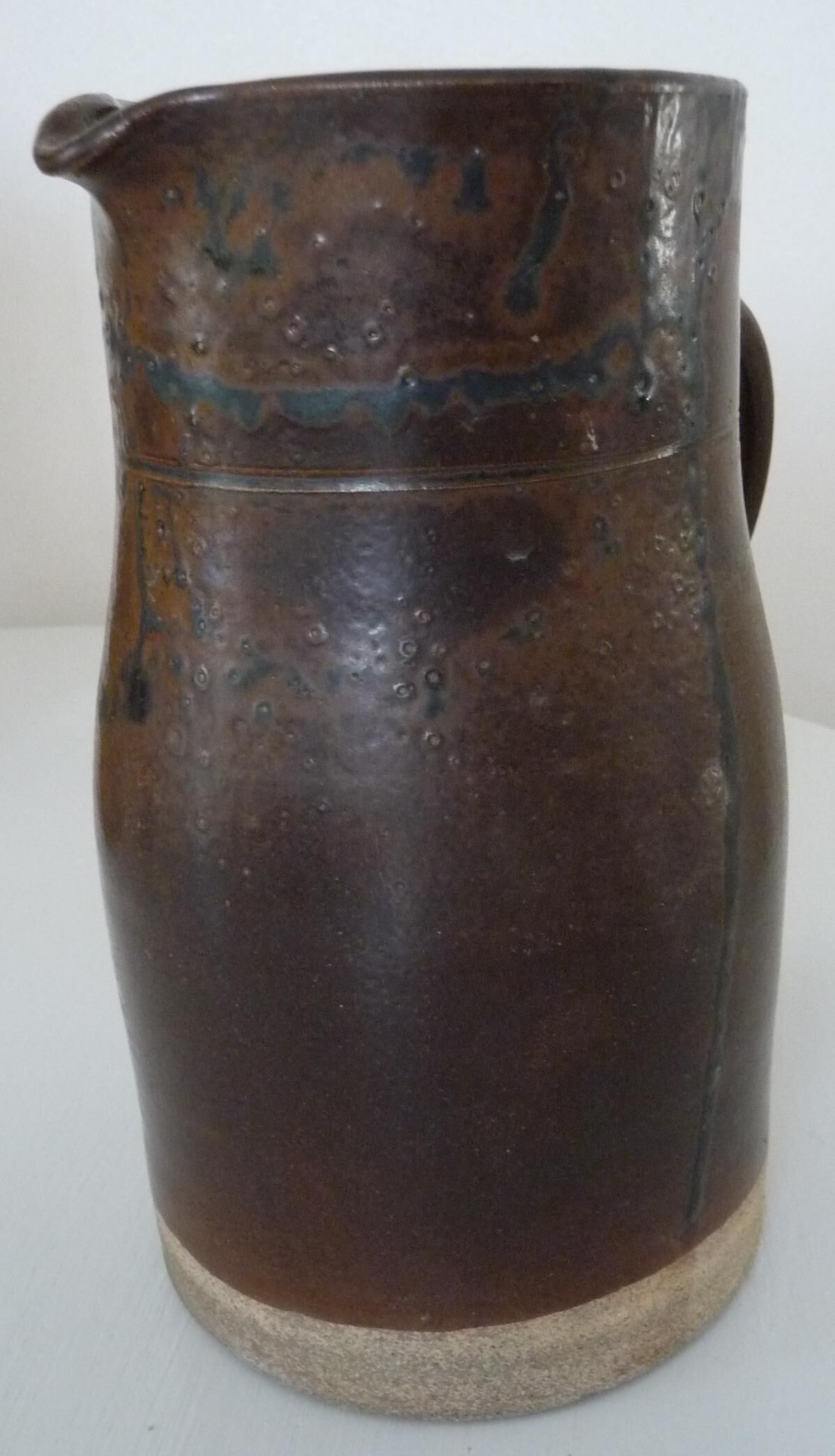 Pitcher-shaped in dark brown sandstone
