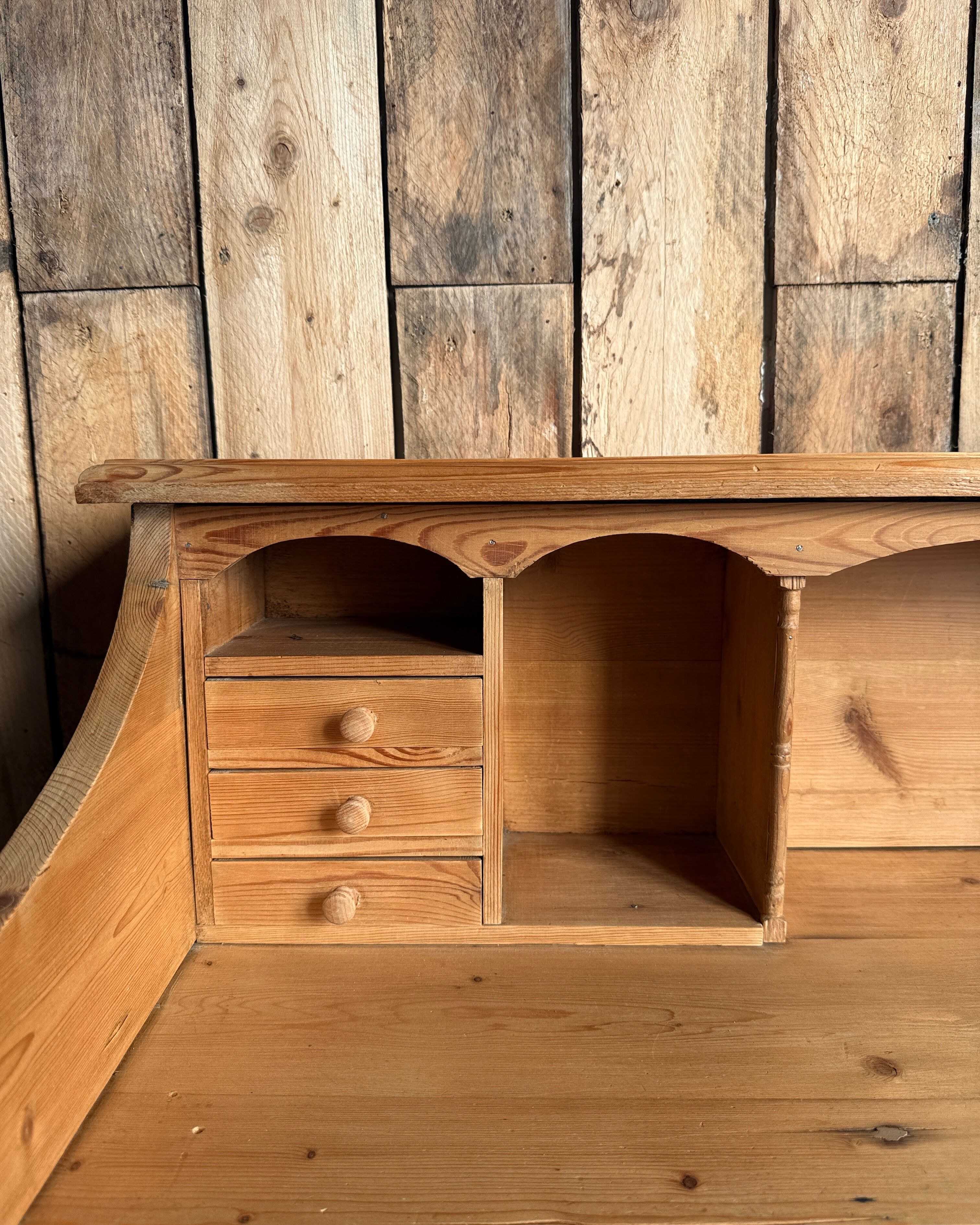 English desk with steps in solid pine (renovated)