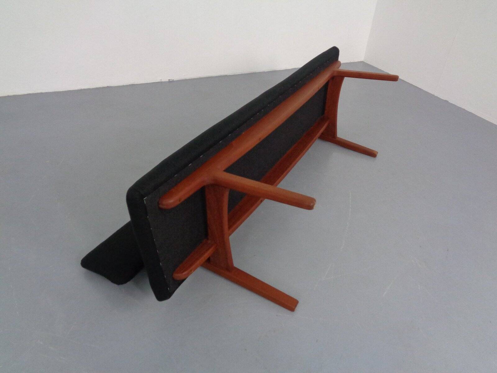 Large teak bench by Aksel Bender Madsen & Ejnar Larsen for Næstved Møbler, Denmark, 1950s.