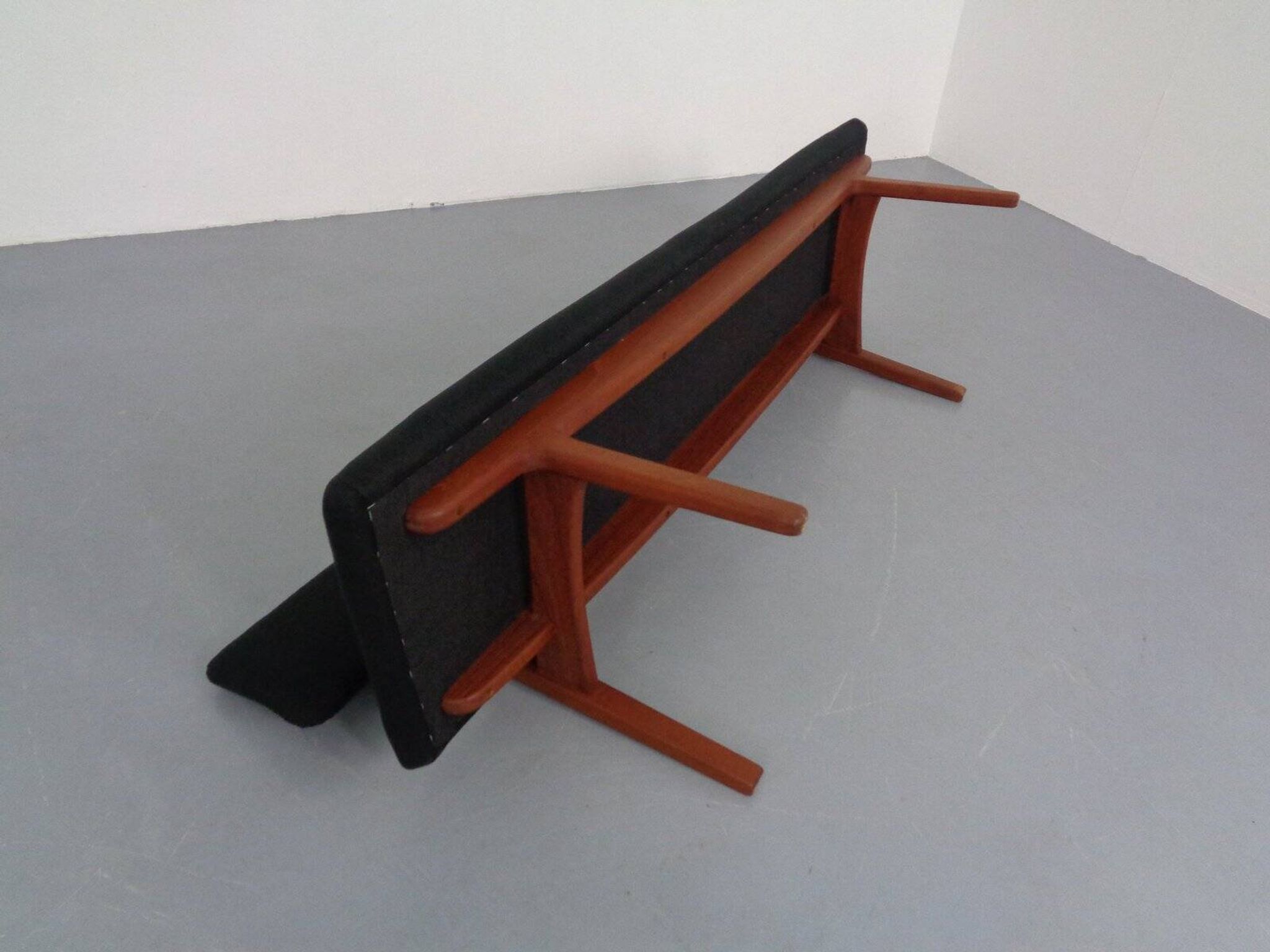 Large teak bench by Aksel Bender Madsen & Ejnar Larsen for Næstved Møbler, Denmark, 1950s.