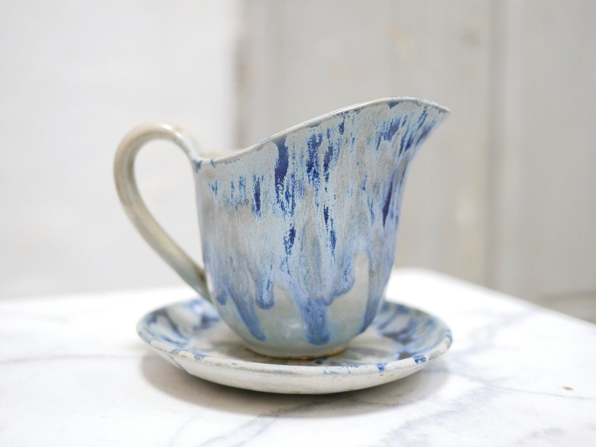 Series of 3 cups, a milk jar and 4 antique porcelain saucers