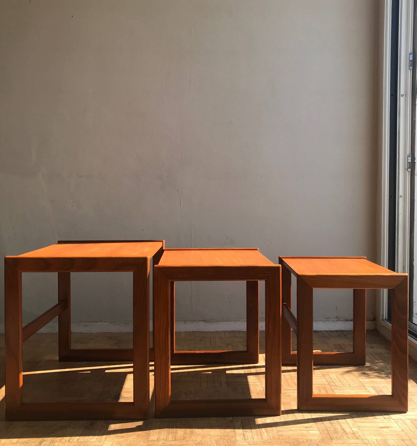 Ensemble de 3 tables gigognes en teck
