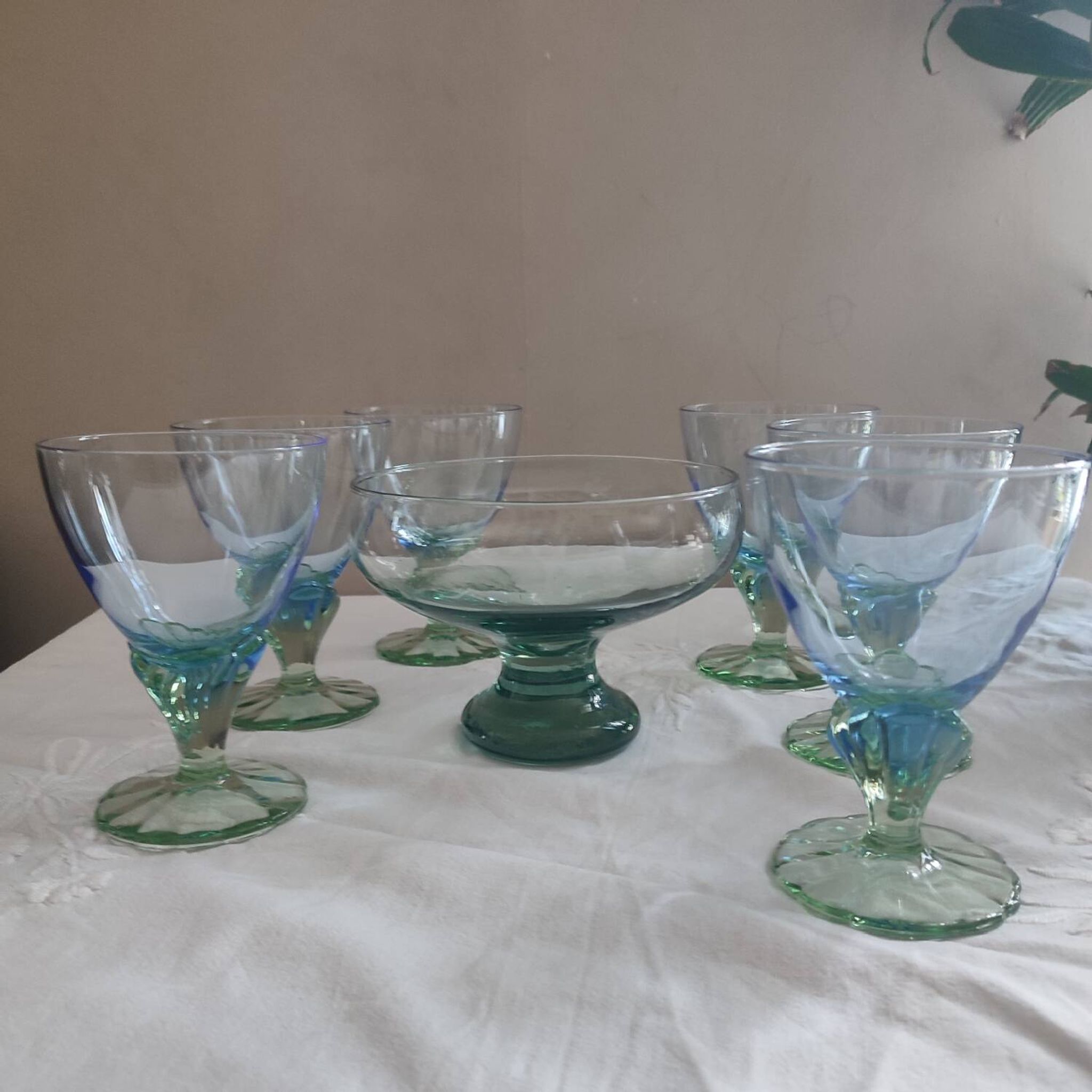 Set of 6 glasses and a Bormioli Rocco Bahia coupe, Italy