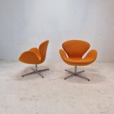Set of 2 Swan Chairs by Arne Jacobsen and Fritz Hansen