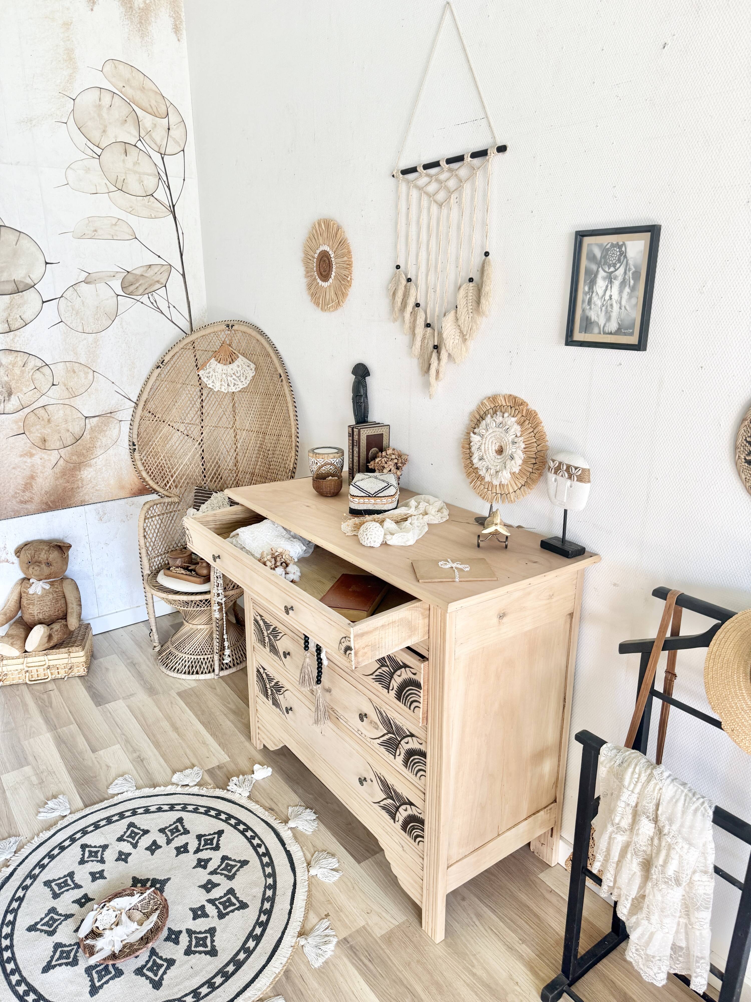 Art Deco chest of drawers