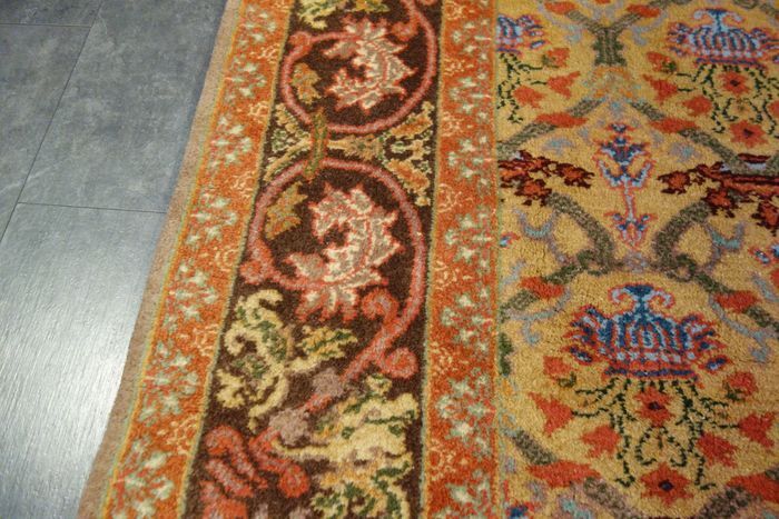 Tabriz persian carpet - 240x170 cm