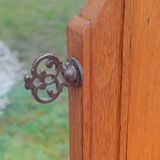 Art Deco hairdresser with bevelled mirror