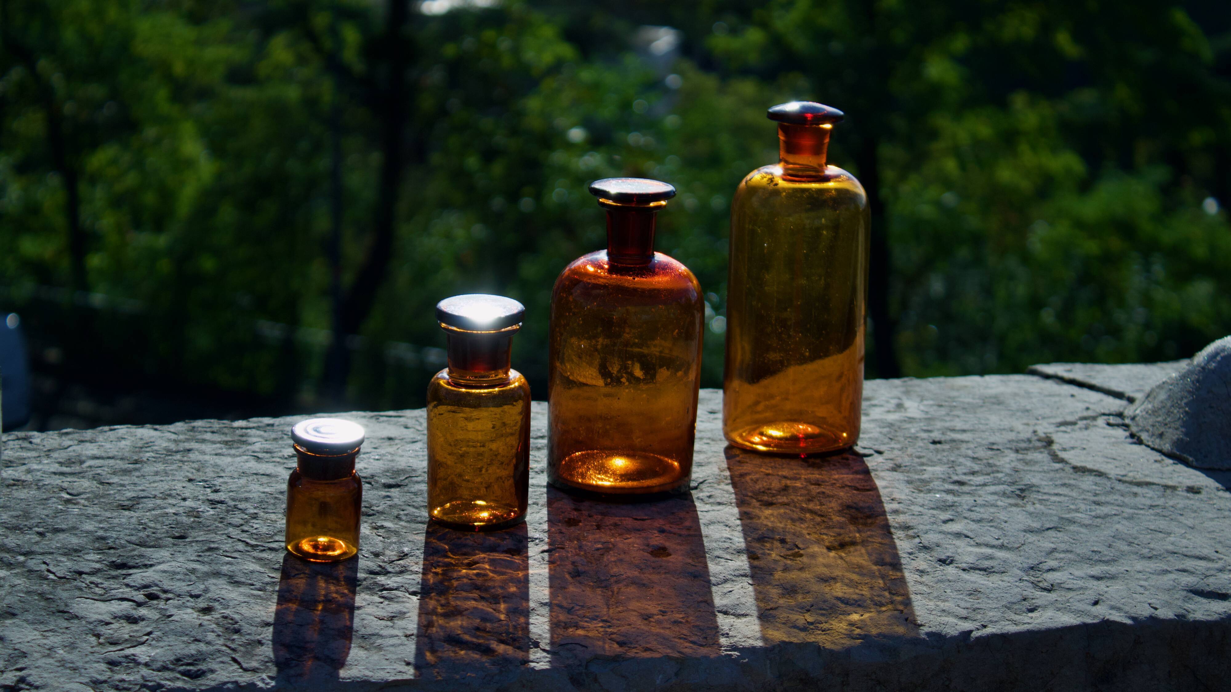 4 old apothecary bottles / amber glass pharmacy in perfect condition dated before 1960