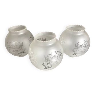 Set of 3 globes with matte glass lampshades and engraved decoration