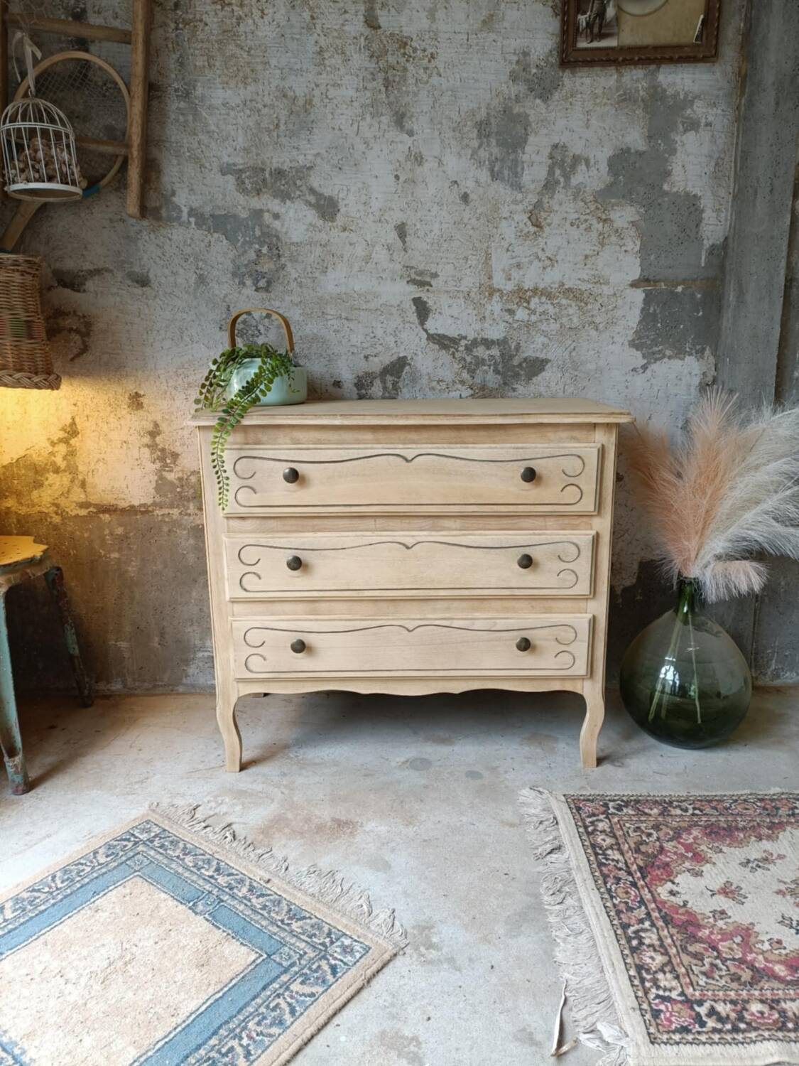 Wooden chest of drawers
