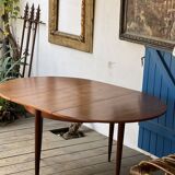 Round extendable table