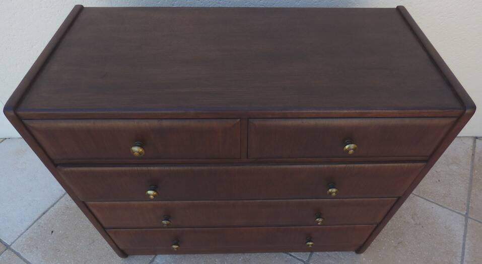 Antique chest of drawers from the 50s with 5 curved drawers, vintage old-style assembly and brass knobs