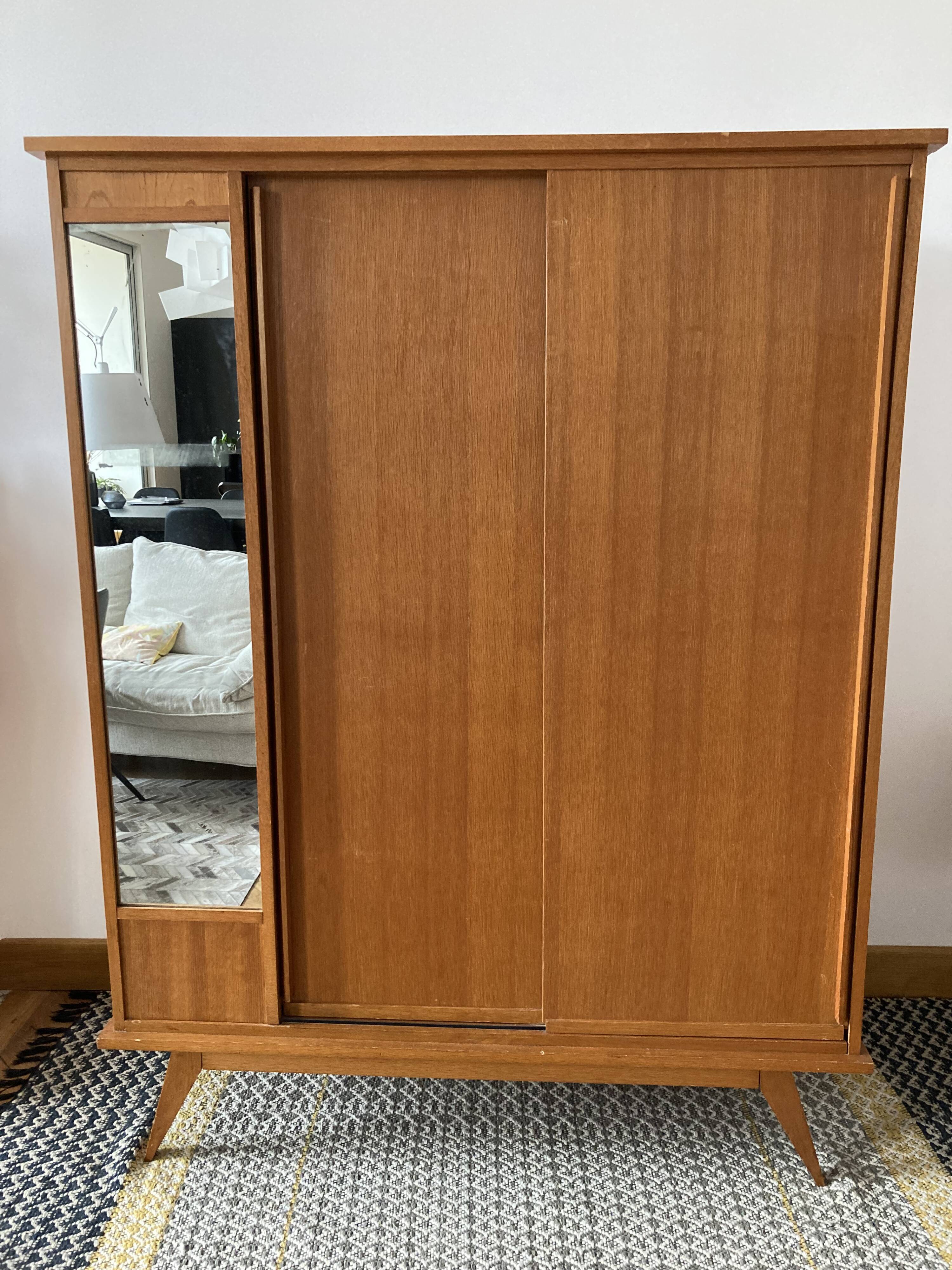 Wardrobe feet compass sliding doors