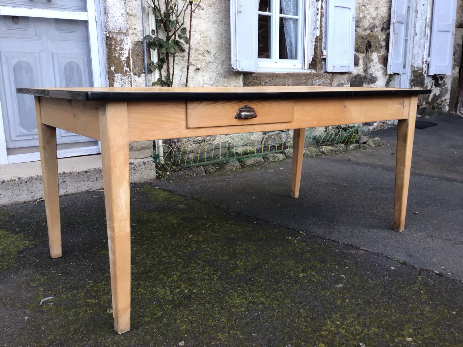Farm table