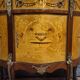 Commode demi-lune de style Louis XV en marqueterie et décors de bronze