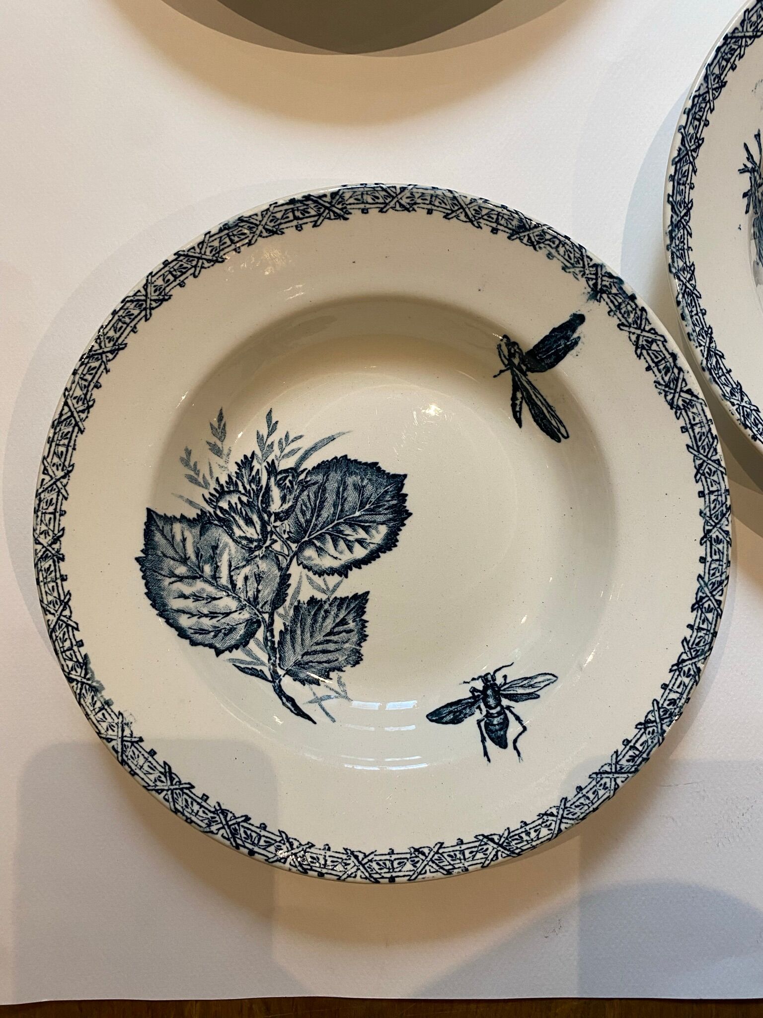 Set of 4 hollow plates, insect and fruit decorations, Manufacture Choisy le Roi, Terre de fer